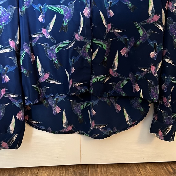 Bird patterned hi-lo blouse - Picture 2 of 4